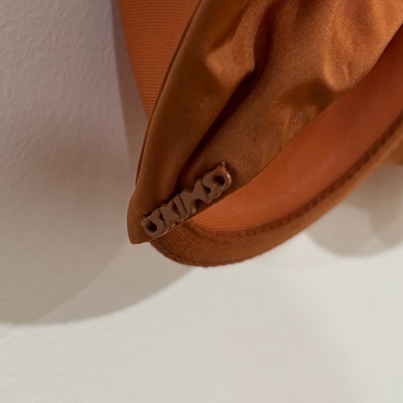 SKIMS Weightless Demi Bra - Picture 5 of 6